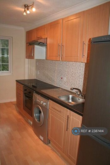 1 Bedroom Flat To Rent In Lakeside, Finchampstead, Wokingham, RG40