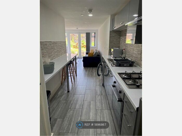 2 Bedroom Flat To Rent In Minny Street, Cardiff, CF24