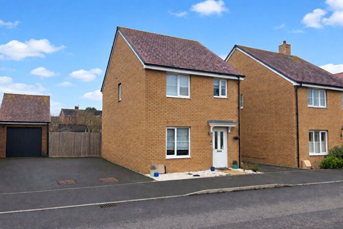 3 Bedroom Detached House For Sale In Elder Avenue, Stotfold, Hitchin, SG5