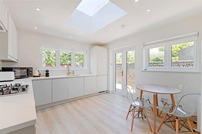 2 Bedroom Flat To Rent In Gowan Avenue, London, SW6