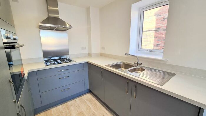 2 Bedroom House To Rent In Swan Road, Willow Grange, Lakeside, DN4