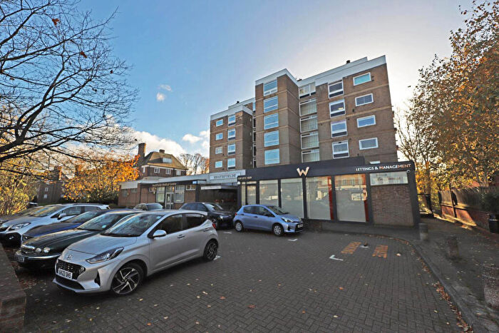 2 Bedroom Apartment For Sale In Heathfielde, Hampstead Garden Suburb, N2