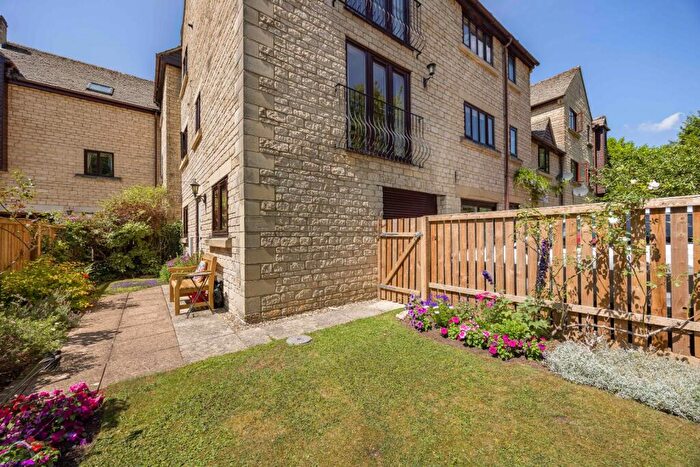 3 Bedroom Terraced House For Sale In Bowbridge Lock, Stroud, Gloucestershire, GL5