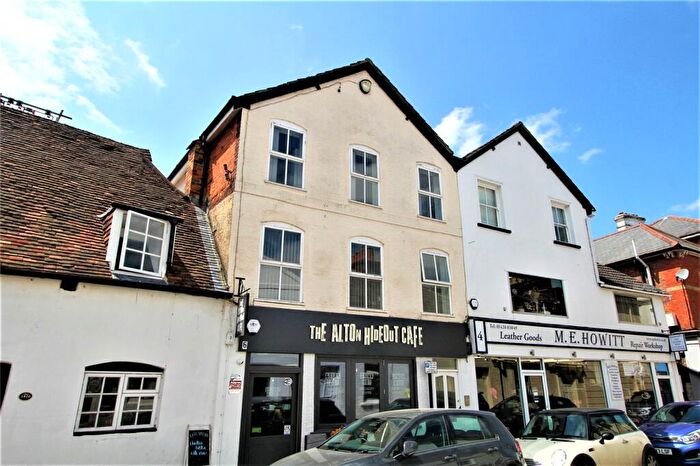 Apartment To Rent In Turk Street, Alton, Hampshire, GU34