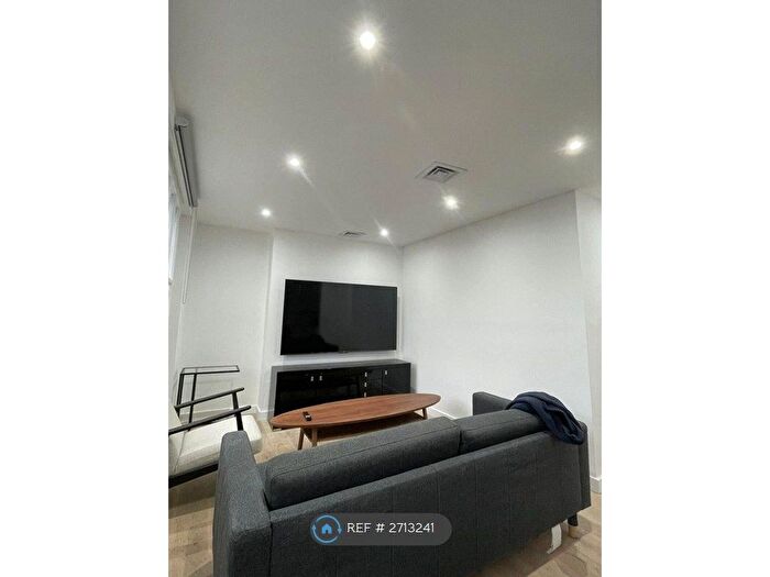 2 Bedroom Flat To Rent In Holland Road, London, W14