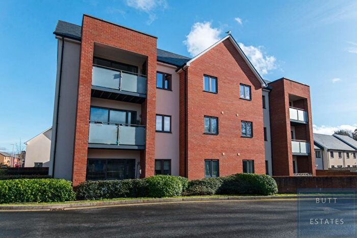 2 Bedroom Flat For Sale In Cobley Court, Exeter, EX4