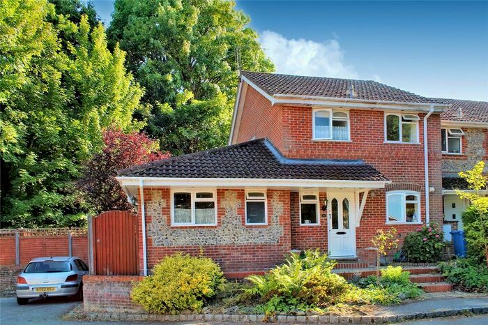 4 Bedroom Property To Rent In Compass Field, Hook, RG27