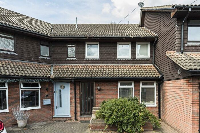 3 Bedroom Property For Sale In White Swan Mews, Chiswick, W4