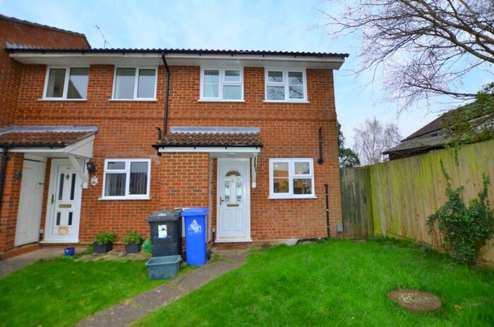 2 Bedroom End Of Terrace House To Rent In Ryves Avenue, Yateley, GU46