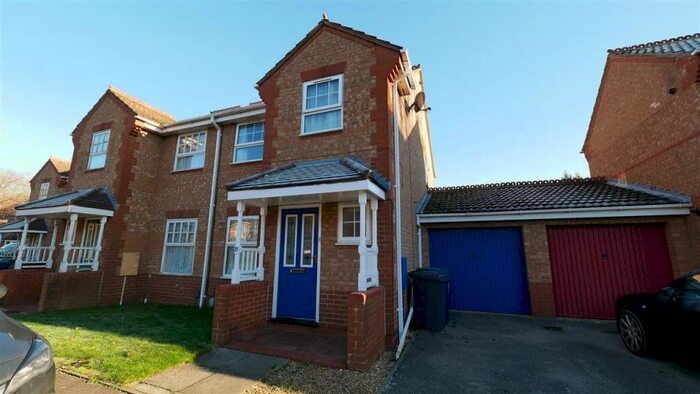 3 Bedroom Semi-Detached House To Rent In Lodge Close, Huntingdon, PE29