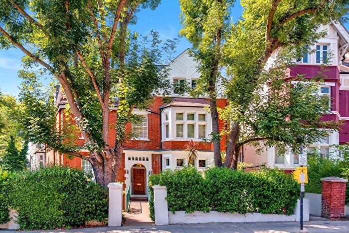 2 Bedroom Flat For Sale In Frognal, Hampstead, London, NW3