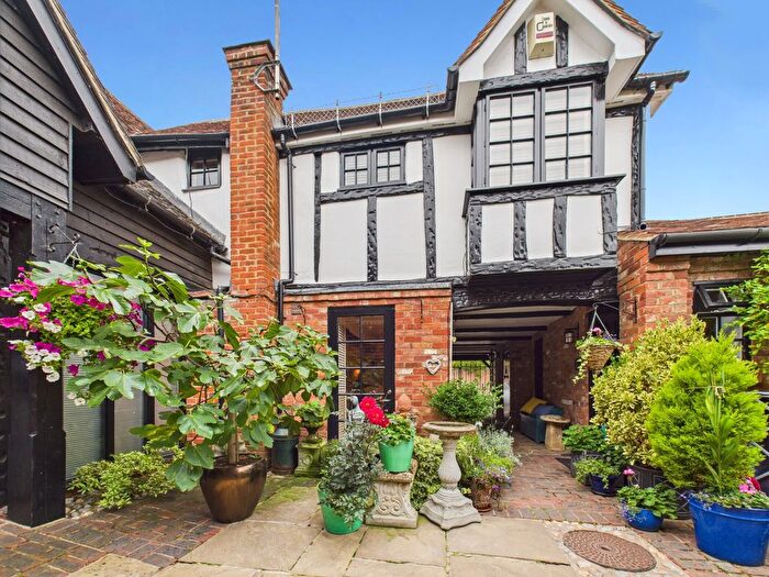 1 Bedroom Cottage For Sale In High Street, Chalfont St. Giles, Buckinghamshire, HP8