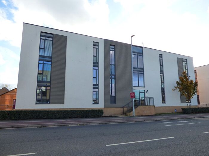 2 Bedroom Flat To Rent In Firepool View, Taunton, TA1