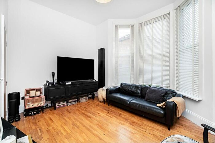 1 Bedroom Apartment For Sale In Waldegrave Road, Crystal Palace, London, SE19