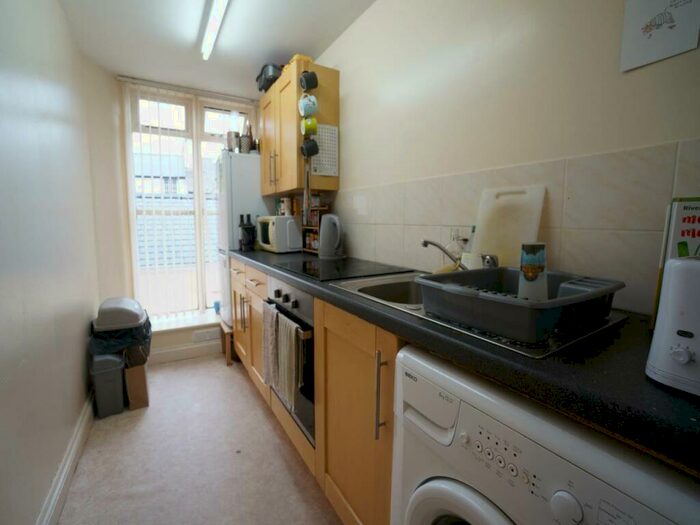 1 Bedroom Flat To Rent In York Place, Bangor, LL57