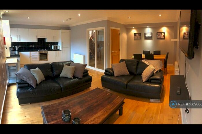 3 Bedroom Terraced House To Rent In Seaton Place, Aberdeen, AB24