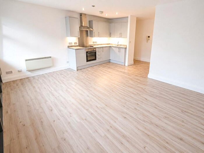2 Bedroom Flat To Rent In Station Road, Kettering, Northamptonshire, NN15