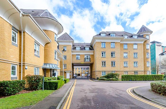 2 Bedroom Flat To Rent In Century Court, Woking, GU21