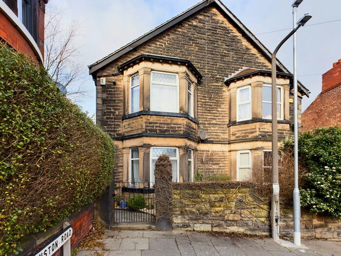 4 Bedroom Semi-Detached House To Rent In Derwent Road, Prenton CH43