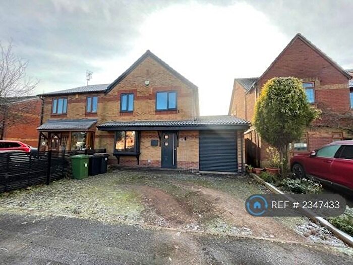 3 Bedroom Semi-Detached House To Rent In The Lawns, Bedworth, CV12