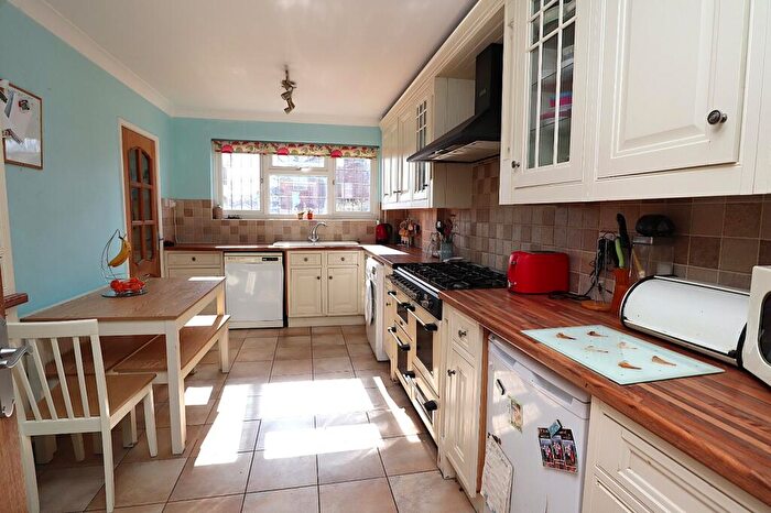 3 Bedroom Terraced House For Sale In Marshal Road, Poole, Dorset, BH17 - Photo 3