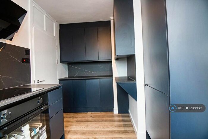 2 Bedroom Flat To Rent In Evelyn Court, London, N1