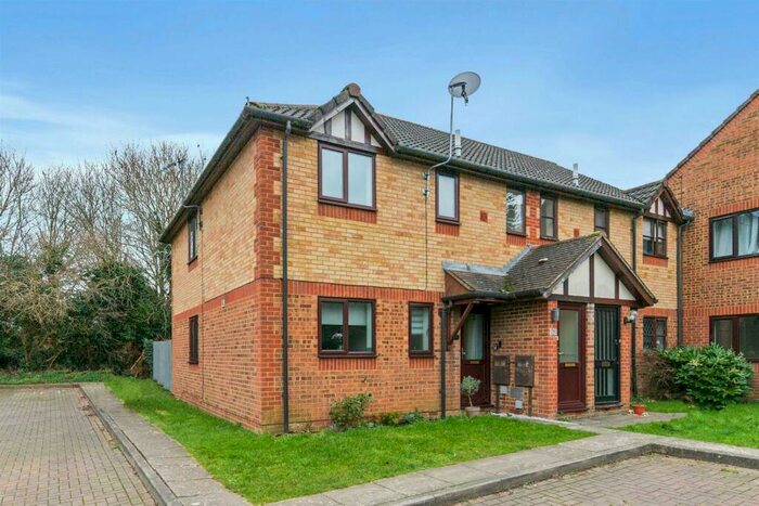 1 Bedroom Apartment To Rent In Pennycress Way, Newport Pagnell, MK16