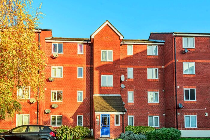 2 Bedroom Flat To Rent In Harlinger Street London, SE18