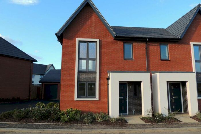 3 Bedroom House To Rent In Monksmoor, NN11