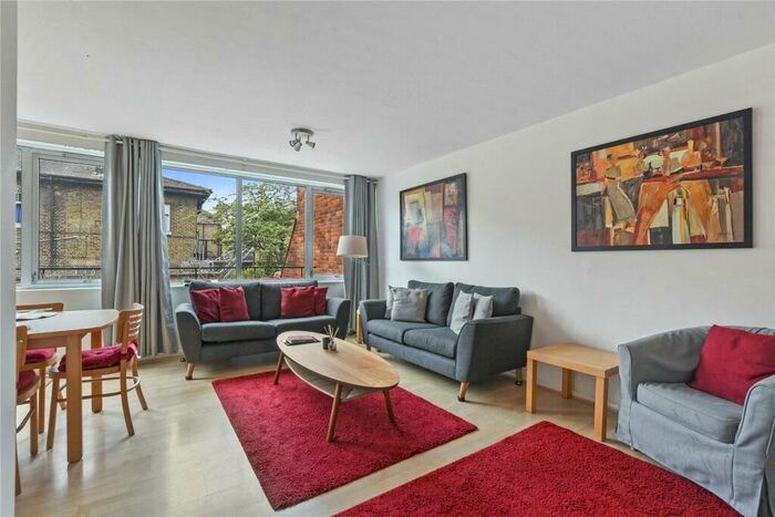 3 Bedroom Flat To Rent In Silsoe House, Park Village East, London, NW1