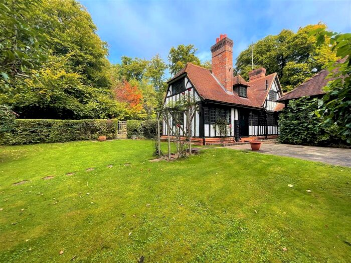 4 Bedroom Barn Conversion To Rent In Checkendon, Reading, RG8