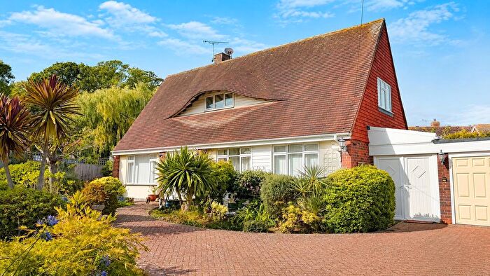 3 Bedroom Chalet For Sale In Farley Way, Fairlight, TN35