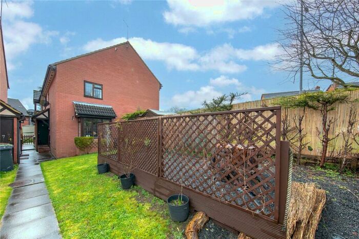 2 Bedroom House To Rent In Felbrigg Close, Luton, Bedfordshire, LU2