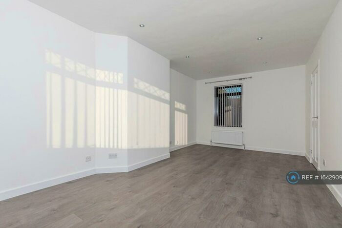 2 Bedroom End Of Terrace House To Rent In Mastrick Junction, Aberdeen, AB16