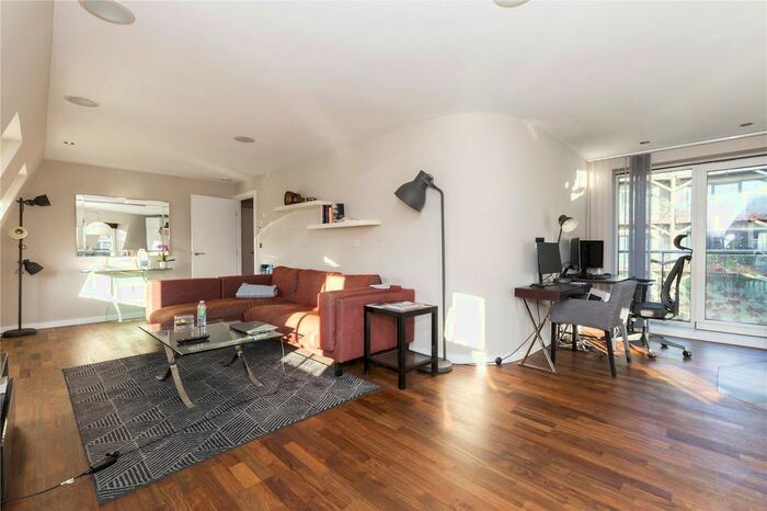 2 Bedroom Flat To Rent In Islington On The Green, A Islington Green, Angel, Islington, London, N1
