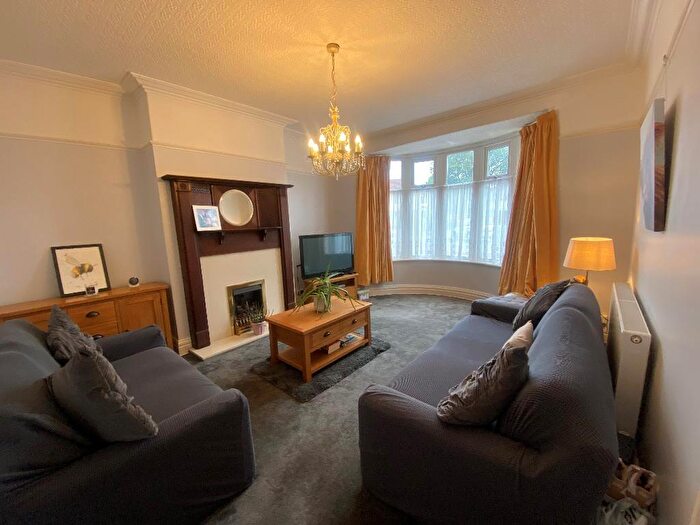 3 Bedroom Semi-Detached House For Sale In Chanterlands Avenue, Hull, HU5