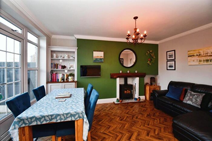 3 Bedroom End Of Terrace House For Sale In Maple Avenue, Willerby, HU10