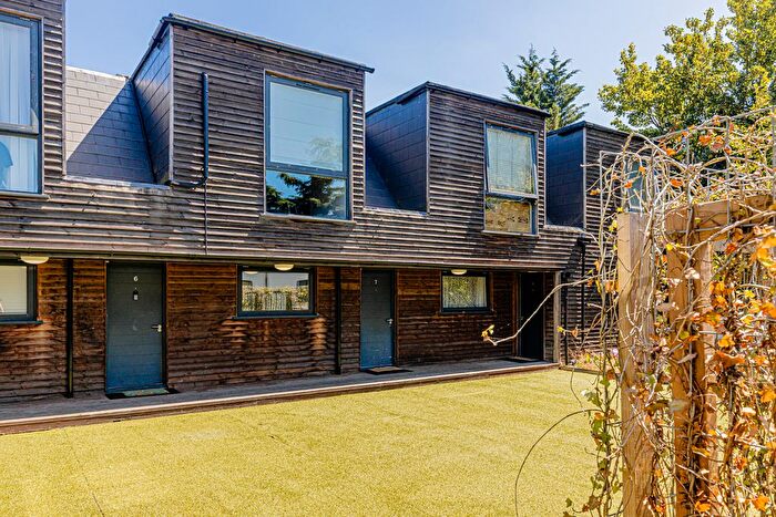 2 Bedroom Flat For Sale In Uxbridge Road, Rickmansworth, WD3