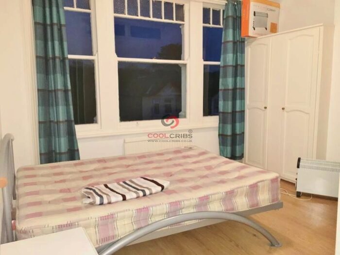 Studio To Rent In Audley Road, London NW4