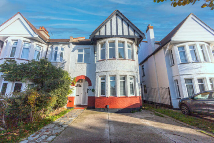 2 Bedroom Maisonette To Rent In Victoria Road, Southend-on-sea, SS1