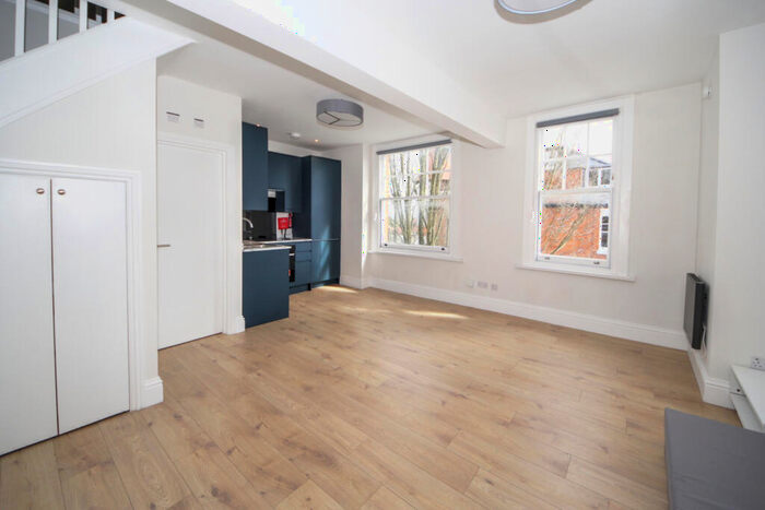 1 Bedroom Flat To Rent In Station Road, Winchmore Hill, N21