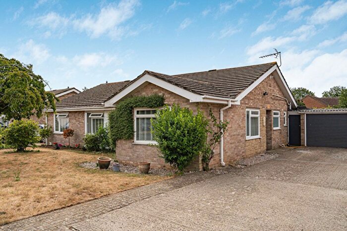 3 Bedroom Semi-Detached Bungalow For Sale In Quarry End, Begbroke, OX5