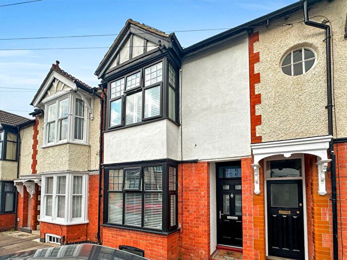 3 Bedroom Terraced House For Sale In Garrick Road, Abington, NN1