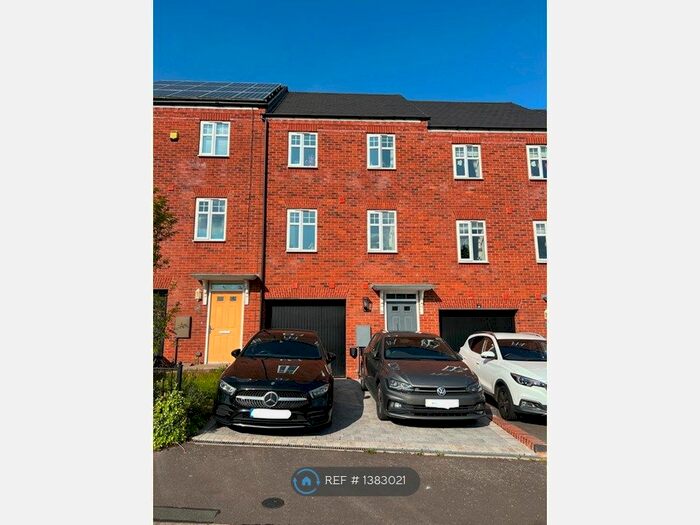4 Bedroom Terraced House To Rent In John Corbett Drive, Amblecote, Stourbridge, DY8