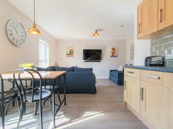 4 Bedroom Flat To Rent In Morrison Circus, Edinburgh, EH3