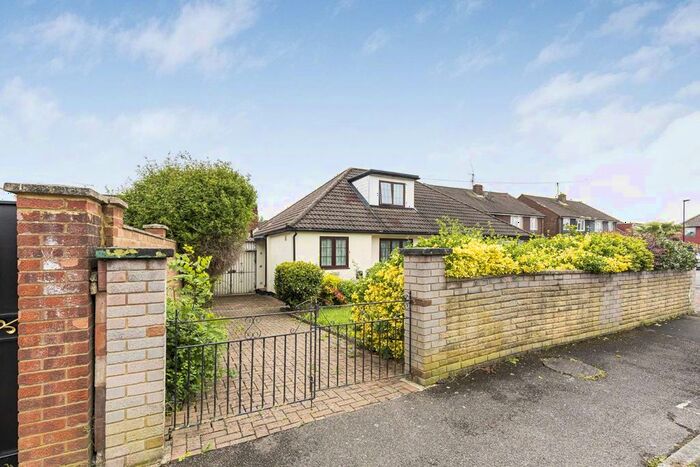 3 Bedroom Bungalow To Rent In The Gardens, Feltham, TW14