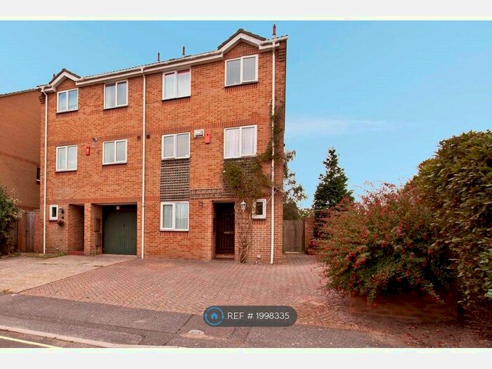 6 Bedroom Semi-Detached House To Rent In Mcwilliam Close, Bournemouth, BH12