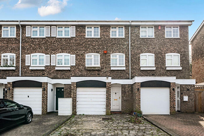 3 Bedroom Terraced House For Sale In Avondale Road, Bromley, BR1
