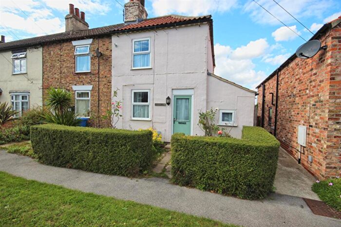 2 Bedroom End Of Terrace House For Sale In Main Street, Sigglesthorne, HU11