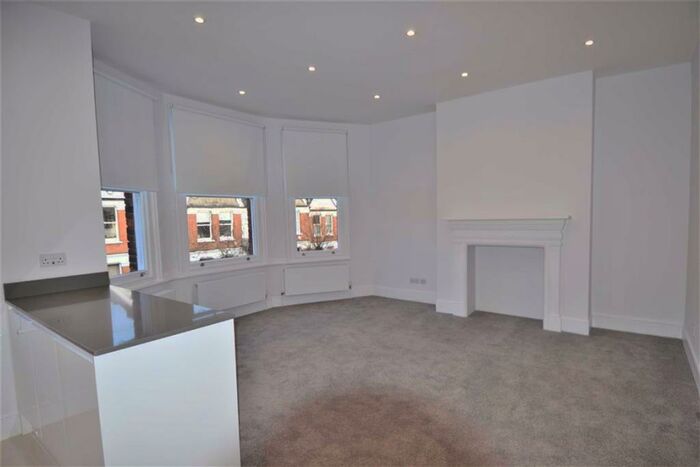 3 Bedroom Flat To Rent In Sedgemere Avenue, East Finchley, N2